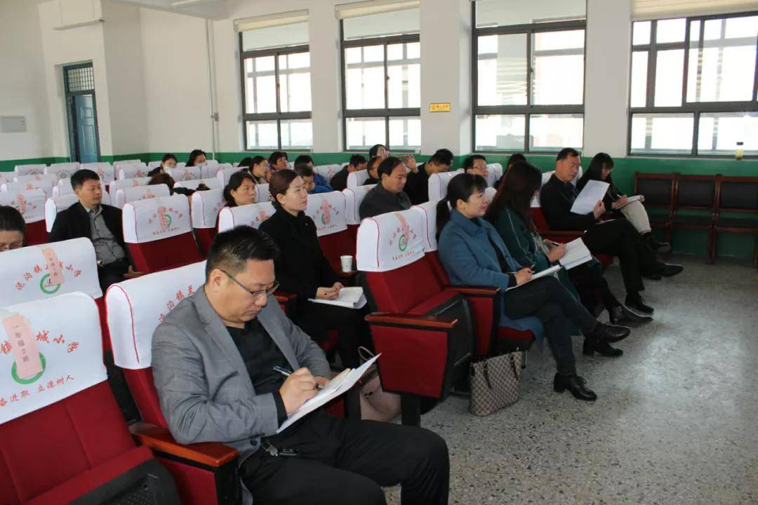 枣庄龚义玲工作室到泥沟镇兰城小学开展新课堂达标暨送课联研活动