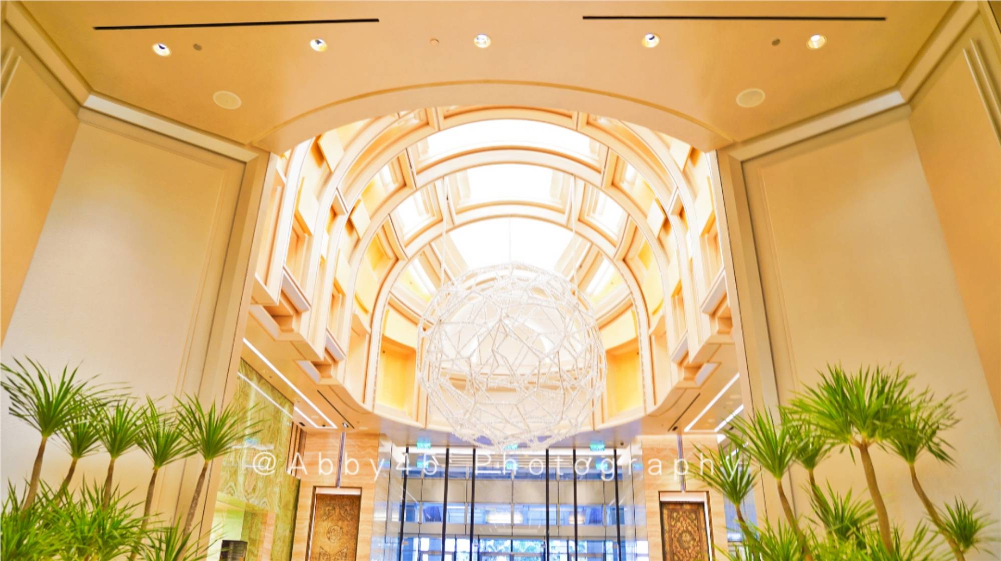 澳门被称为“最美珠宝盒”的酒店，不仅有顶级藏品，还有空中海洋