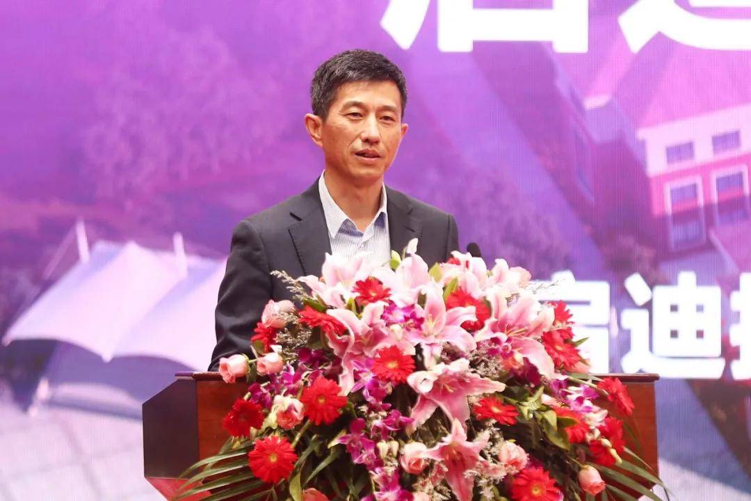 启迪控股高级副总裁,启迪教育集团董事长刘全友此次青岛启迪中学