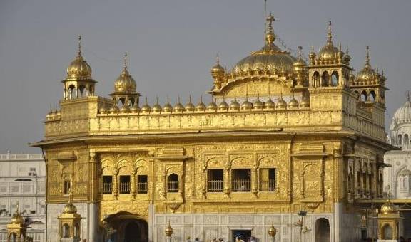 世界上最奢华金庙，用750公斤黄金打造，建在一个如此落后的国家