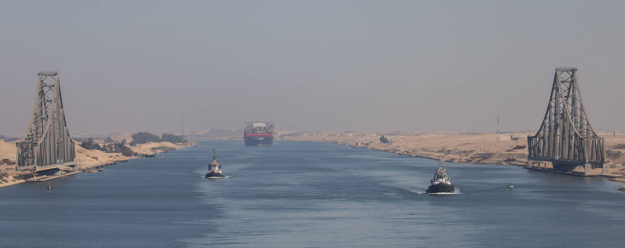苏伊士运河:百万埃及人拿命来凿通,堵1小时能损失数亿美元