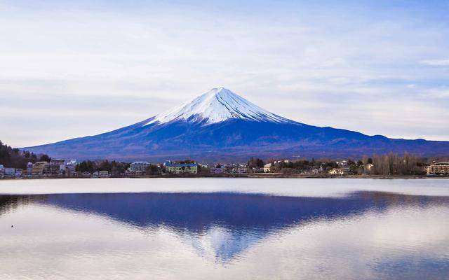 日本有一个很牛的房东，政府每年都向他交租金，因为富士山是他的