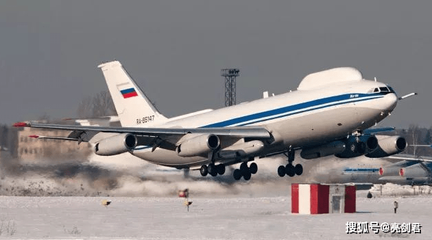 战斗民族也有末日飞机,鸡冠设计抢眼,内装8公里长天线_伊尔