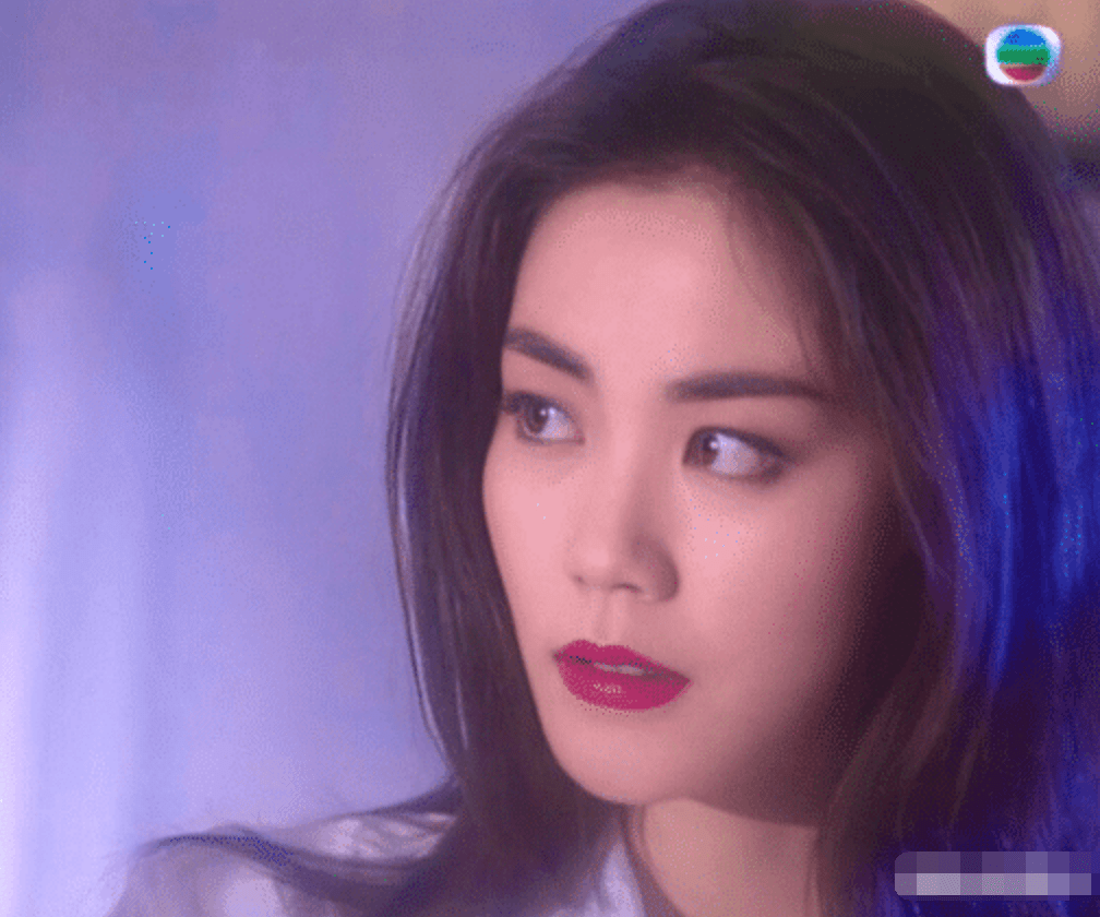 她出演了自己的第一部影视作品千岁情人,当时合作的演员都是王菲,方