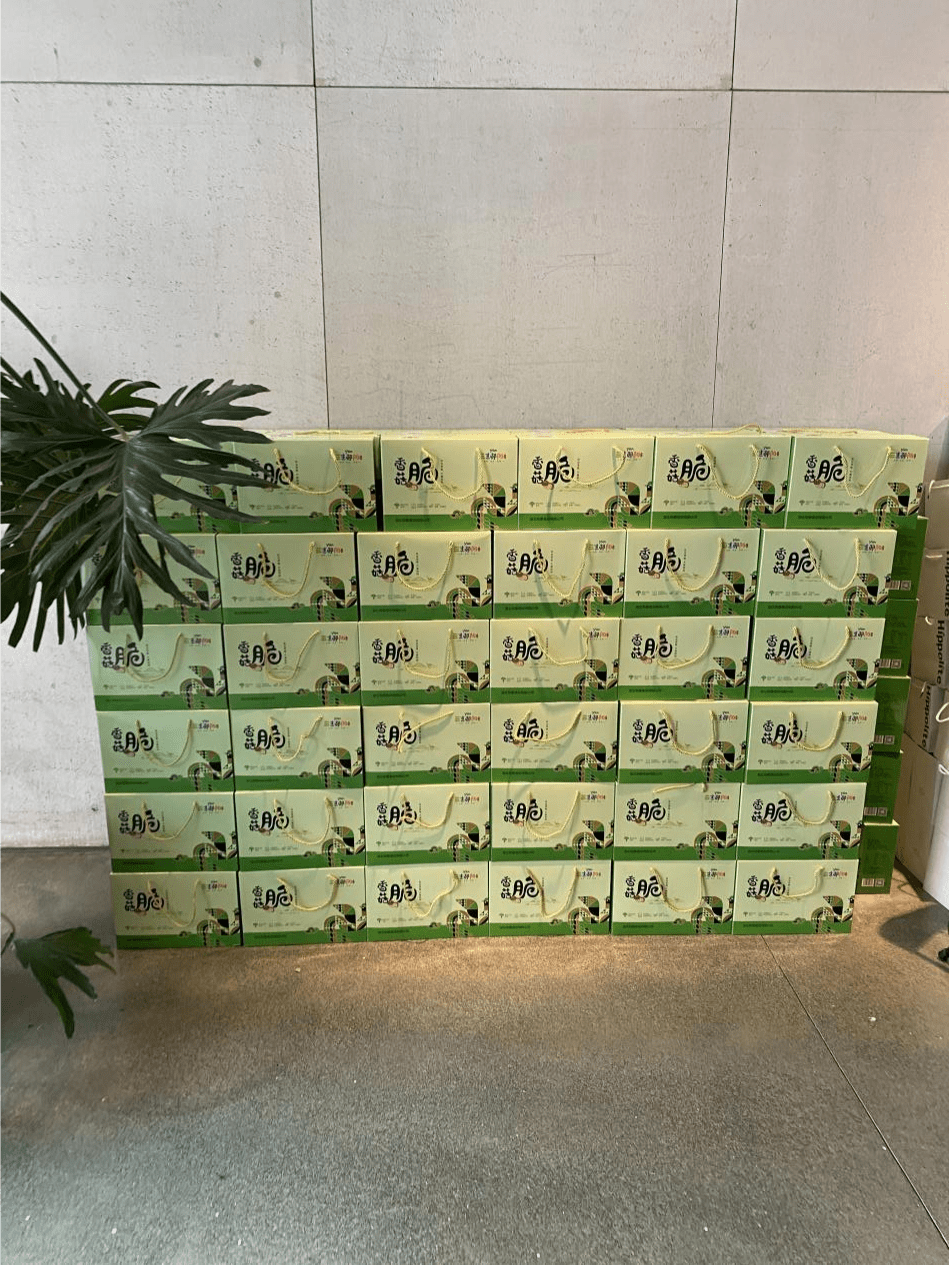 十堰铸邦文化推介家乡特产与张艺谋等电影人共襄盛举