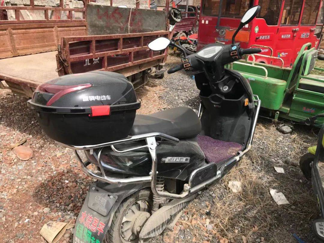 西安男子骑着电动摩托车挂牌,刚去就被抓了!咋回事?