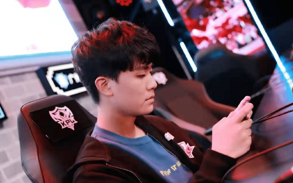 dyg萧玦飘了巅峰赛点投降道歉无比敷衍久诚的机会来了