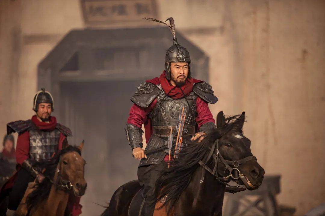 第一集的主人公是班超.