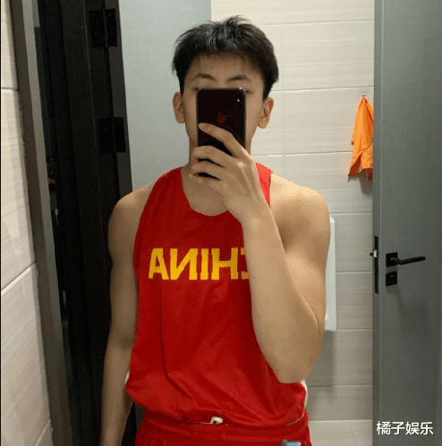 这个颜值实力满分的女篮小姐姐告诉你,帅就完事_杨舒予