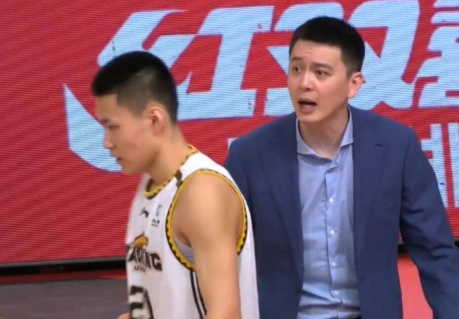 耳目一新的表现,连续3场比赛得分上双,也让他成功挤掉了王化东的位置