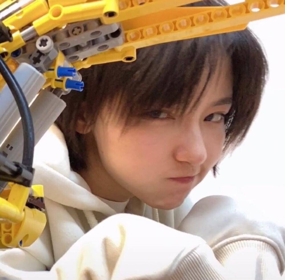 从女一号沦落到网红，女明星混娱乐圈是背景重要？还是运气重要_景甜