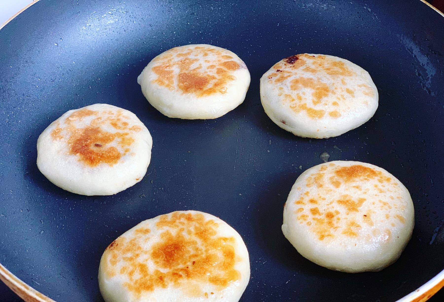 最简单的家常发面饼怎么做 5ff0ea78011a4d5ea5d8aaf39fb08678.jpeg