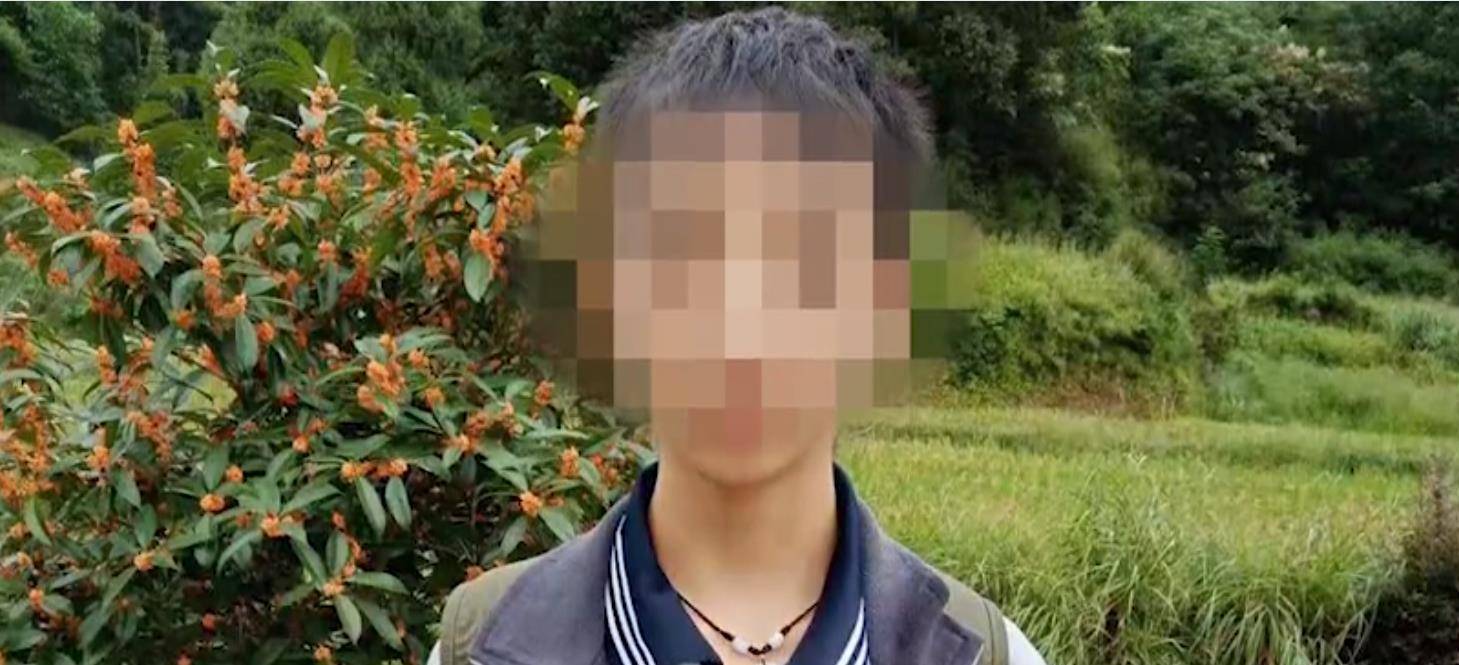 重慶15歲男生校內失蹤後,遺體在學校蓄水池被找到,身上有傷書包有磚頭