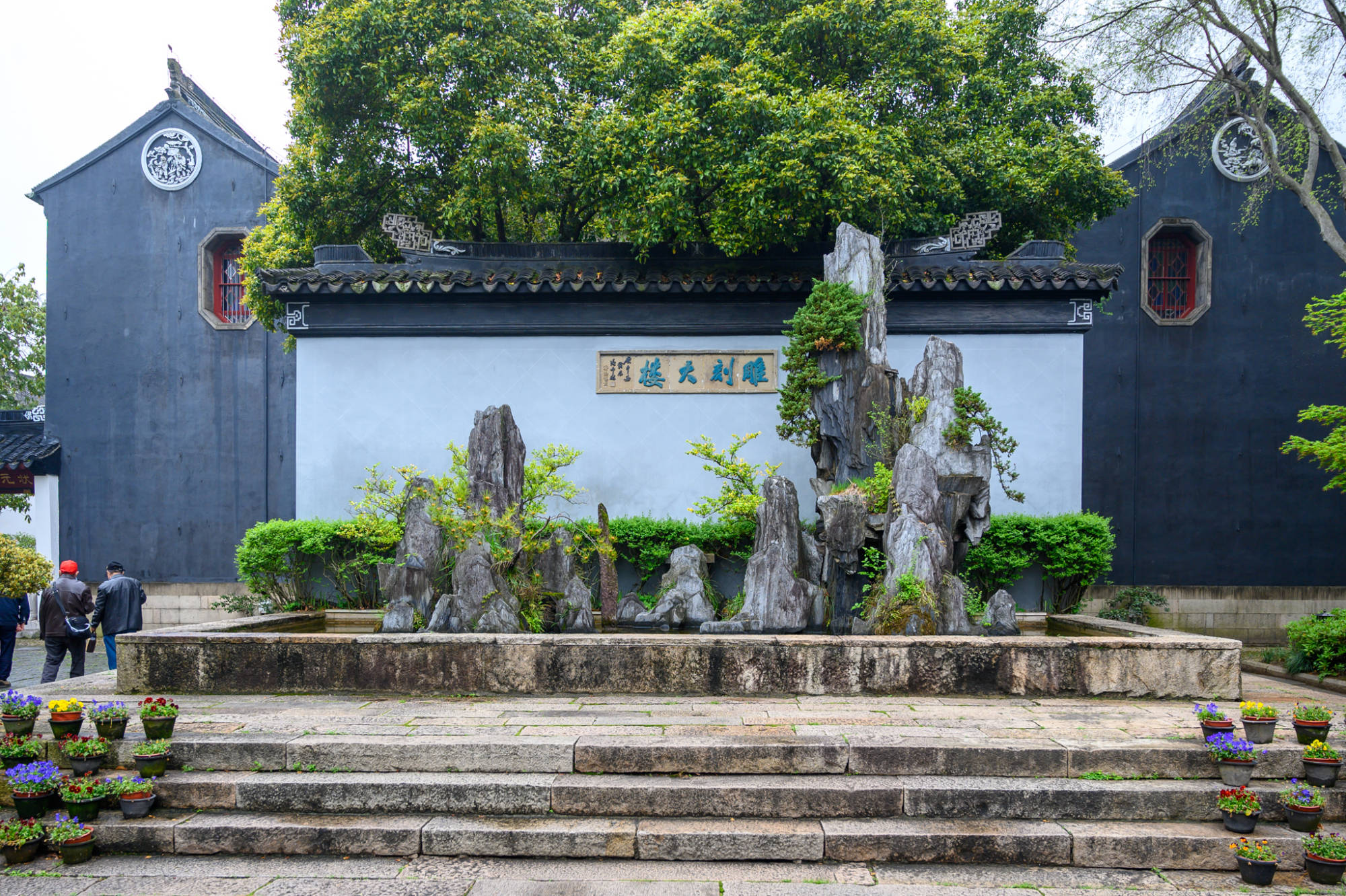 苏州东山藏着一座豪宅，被誉为“江南第一山”，至今已近百年历史