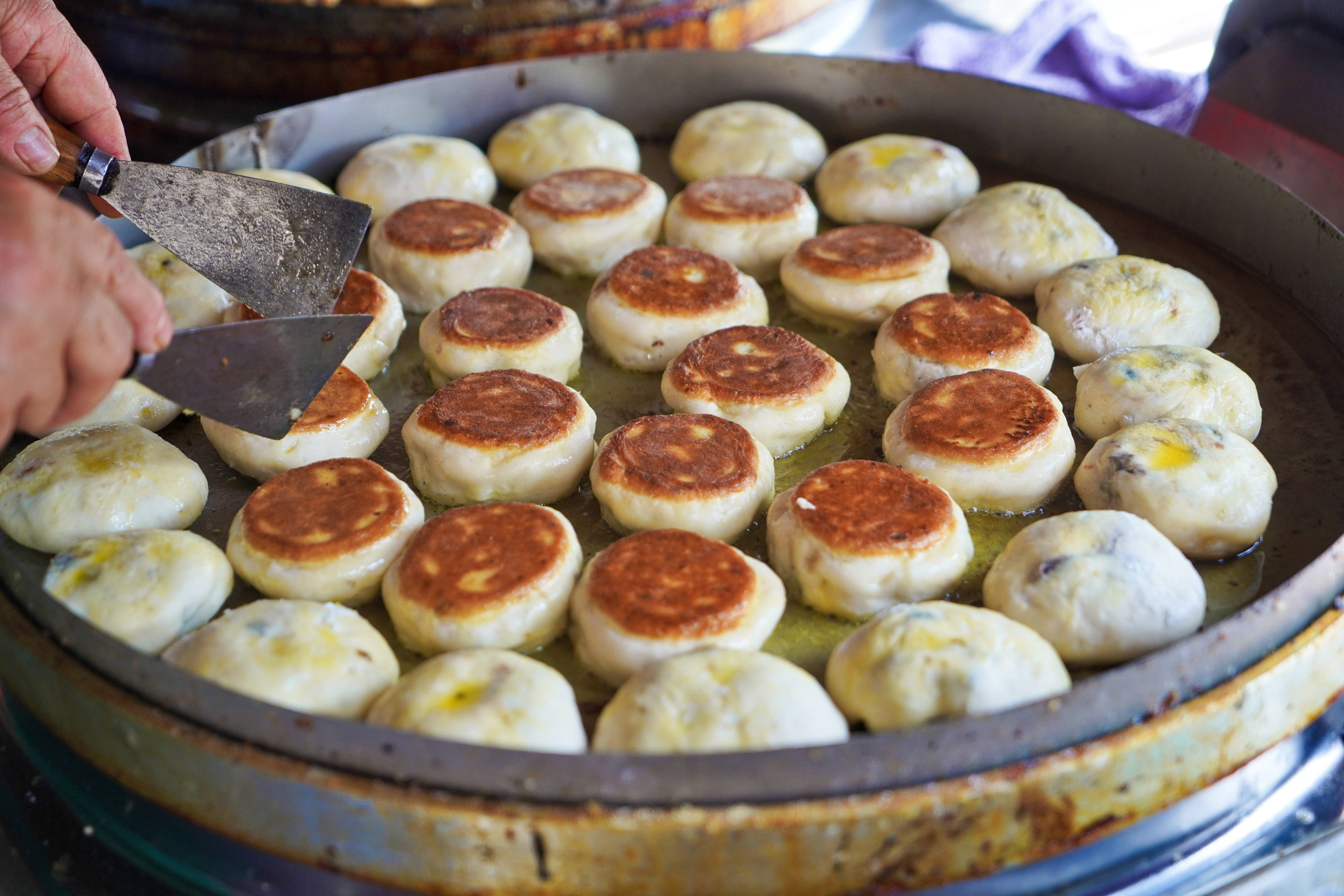 从古镇阿婆的传统小吃，到乡间奢野餐厅，苏州震泽的食物美味温情