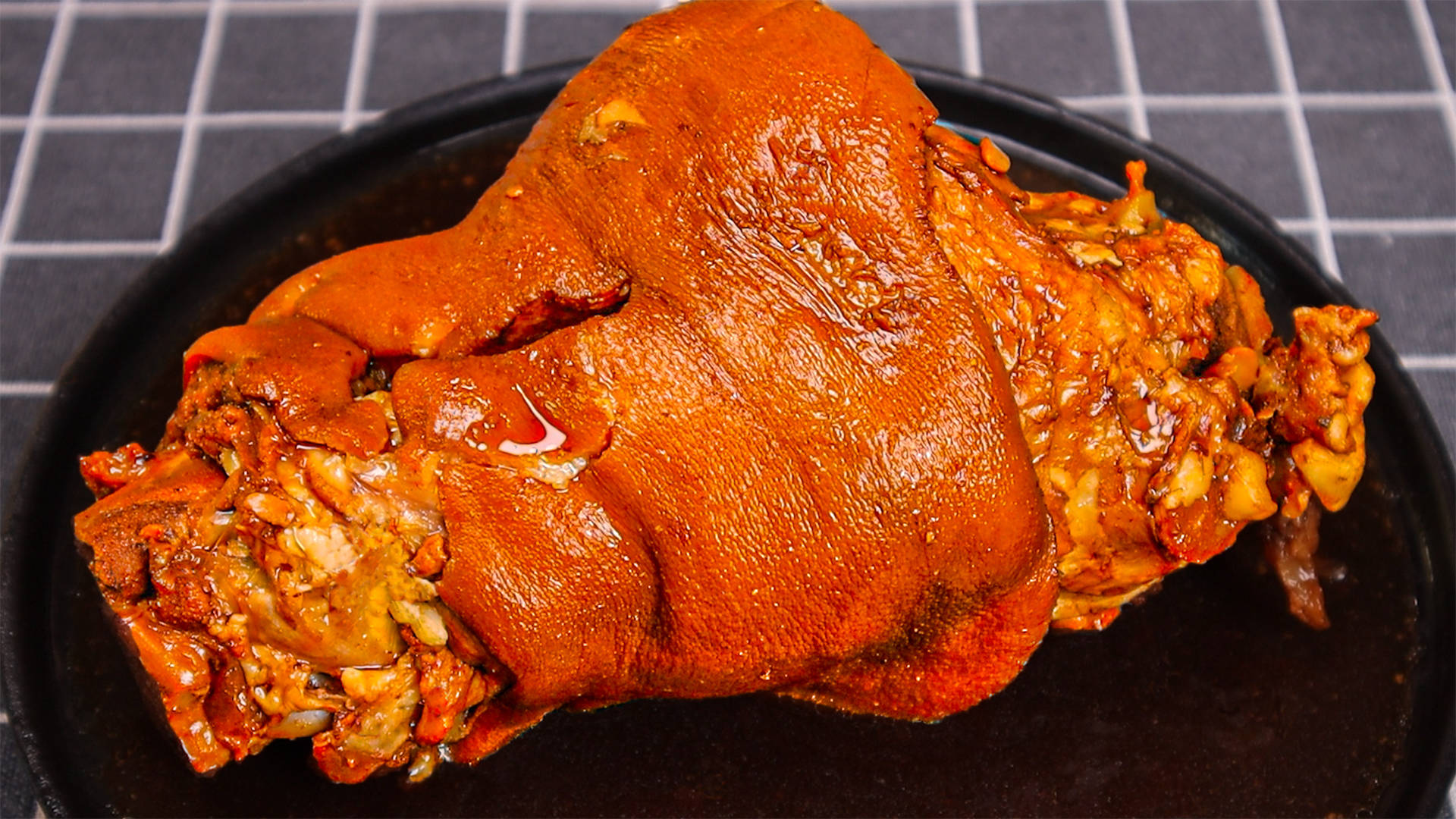 秘制红扒猪肘家常做法,软糯流油,香而不腻,做法简单,解馋硬菜