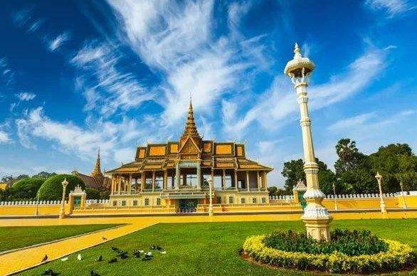 大量中国人定居柬埔寨金边，为何如今没人去了？游客：别提了！