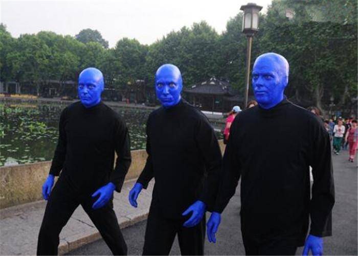 最奇特的人种百年露面一次的蓝种人被怀疑能光合作用的绿种人