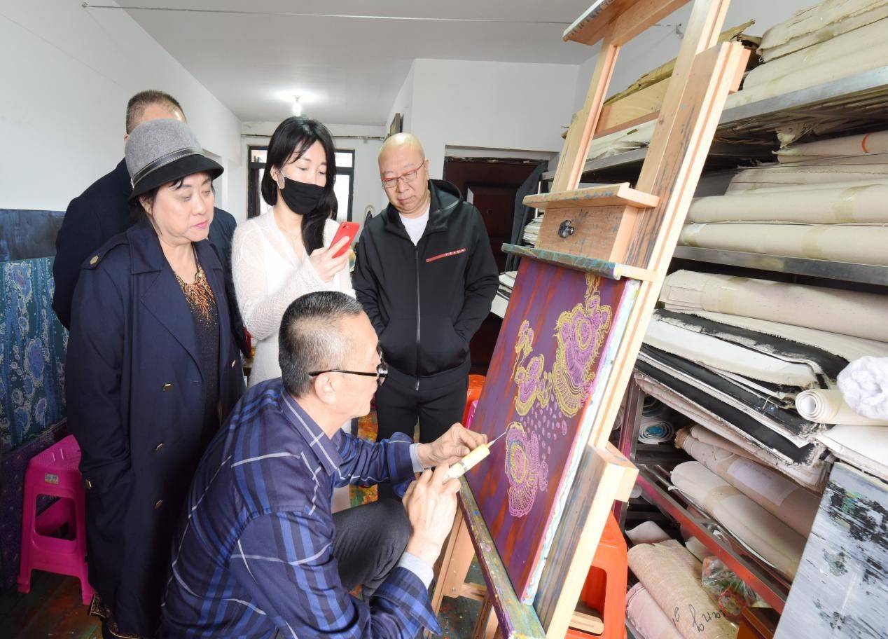 走进抽象画大师黄守义画室考察学习