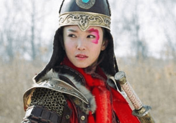 还记得 东西宫略 的钟无艳吗 她现在长这样