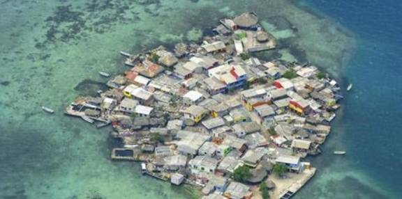 全球最拥挤的小岛：一个房间最少要挤5口人，却几乎没人想搬走