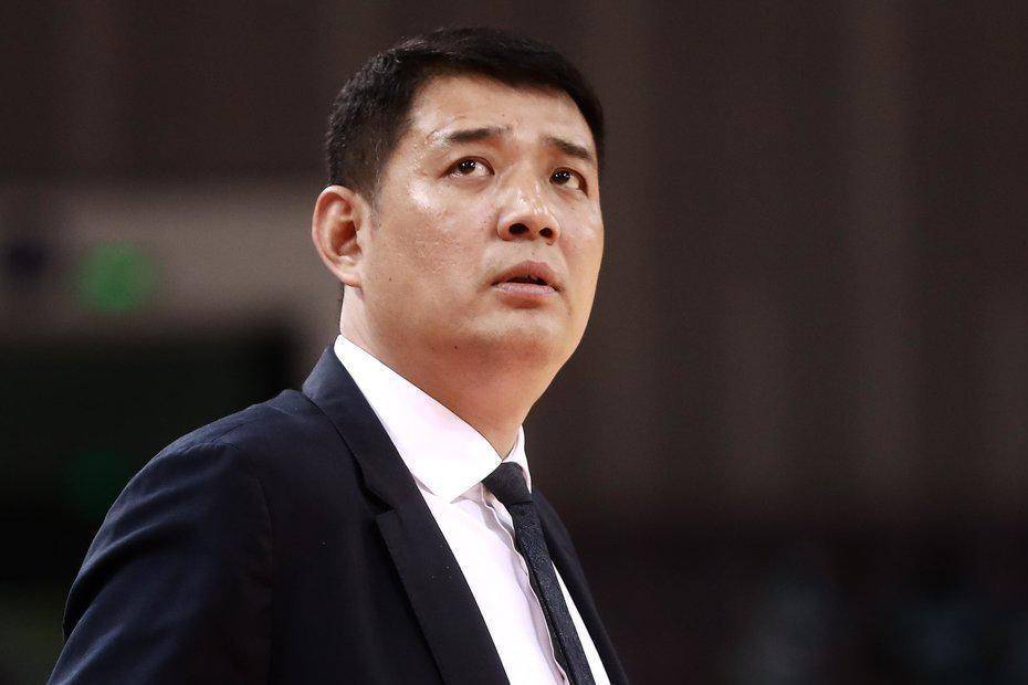 刘宝杰的微博截图爆料说"心疼山东男篮将士,五个月没发薪水,还这么拼