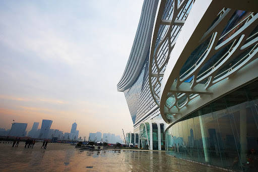 高100米的全球第一大建筑：面积比3个上海中心大厦还大，就在中国