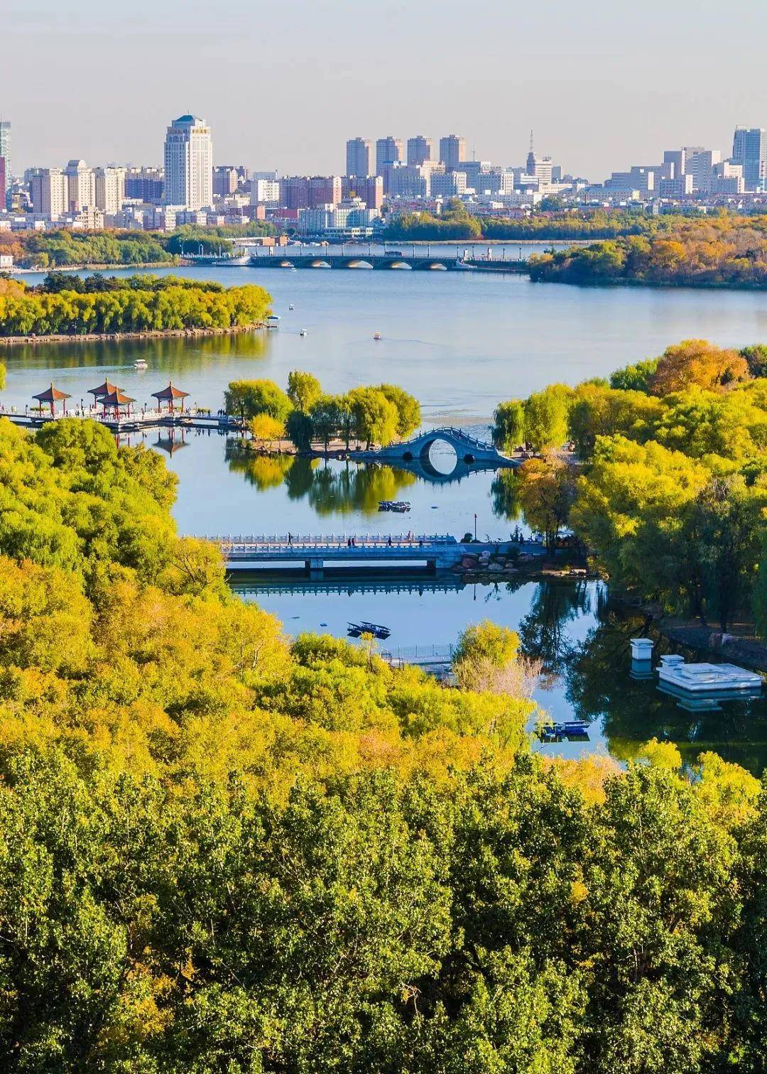 南湖公園秋景,偽滿時期稱為黃龍皇家公園