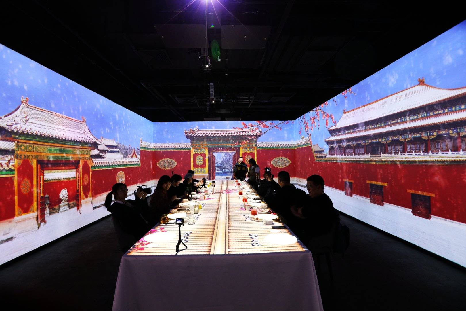 全聚德的待客之道,年轻人最爱的光影主题餐厅,感受八荣八耻!