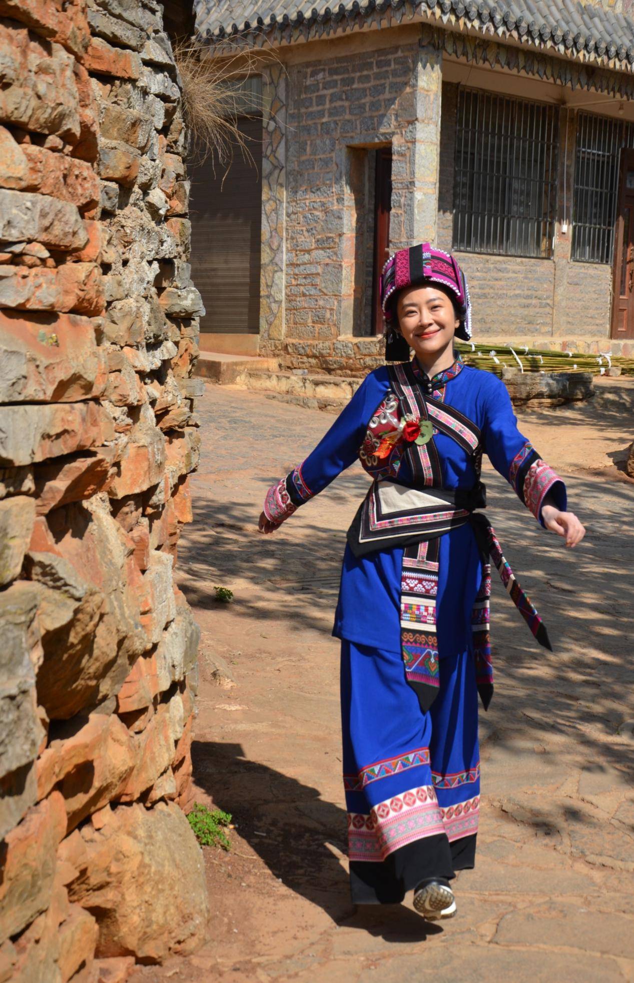 《牛筋村长》是由云南师范大学传媒学院教授李丽芳和作者杨晓林共同