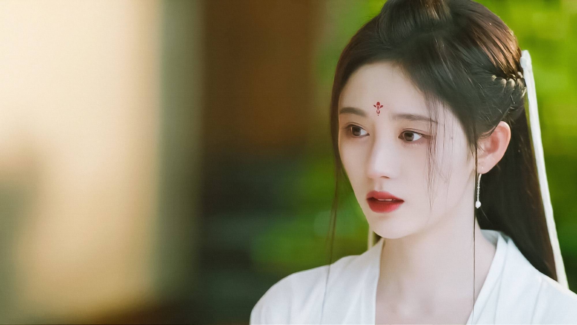 鞠婧祎无刘海造型,网友说撞脸张哲瀚,这个颜值还是五千年美女吗