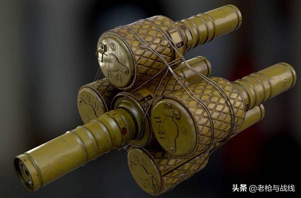 近卫军中尉卡列加诺夫手持集束手榴弹接近德国坦克.