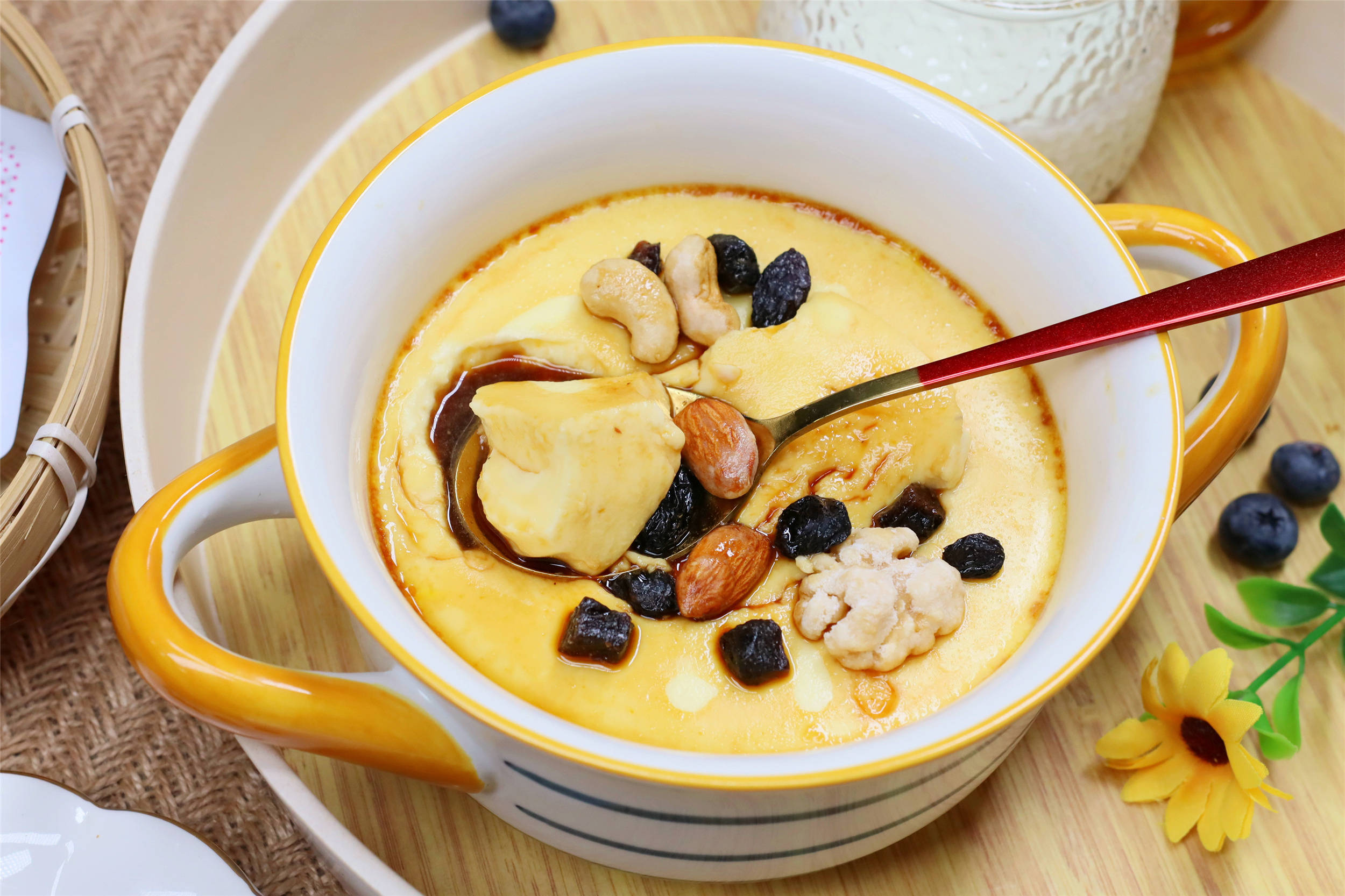 70岁老两口,蒸的鸡蛋羹火了,太懂食材搭配,每天1碗营养全有了_牛奶