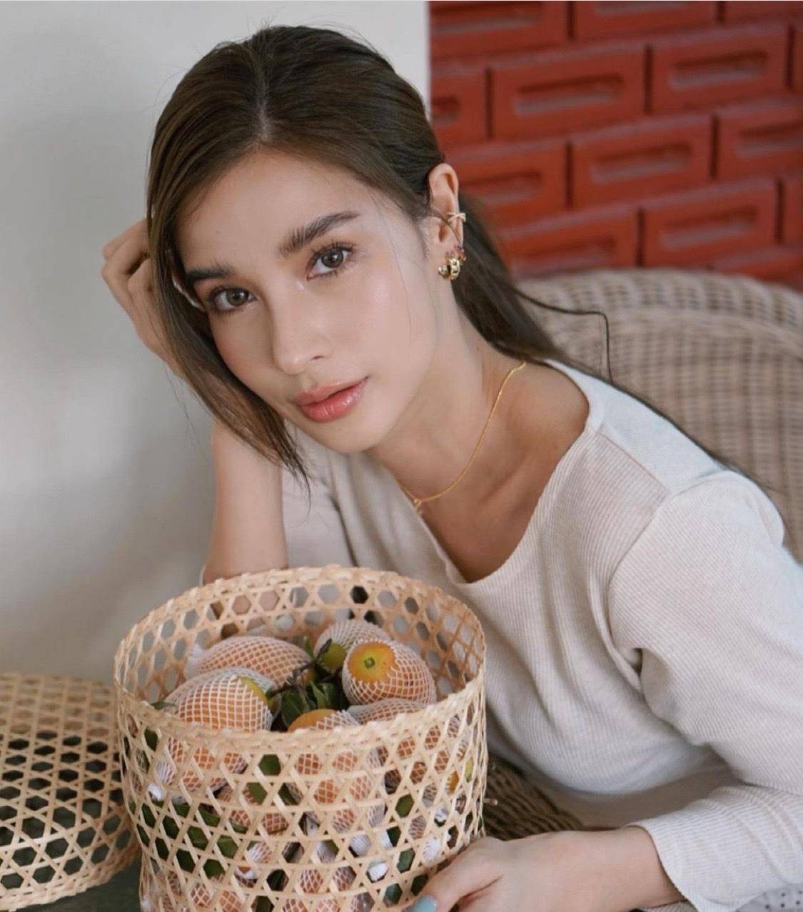 泰星vill携家人为男友jes甜蜜庆生,jes表示暂时没有结婚的打算