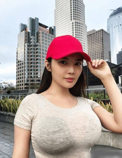 徐冬冬男人秀胸肌腹肌获赞美女人秀白皙秀丰满秀骨感也不低俗