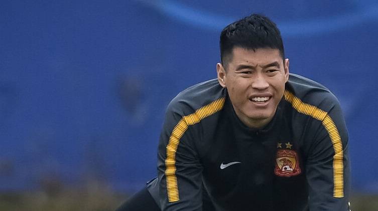 他原本认为恒大主力位置非自己莫属,如今却还要打替补_刘伟国