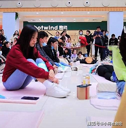 河南商场办发呆比赛!