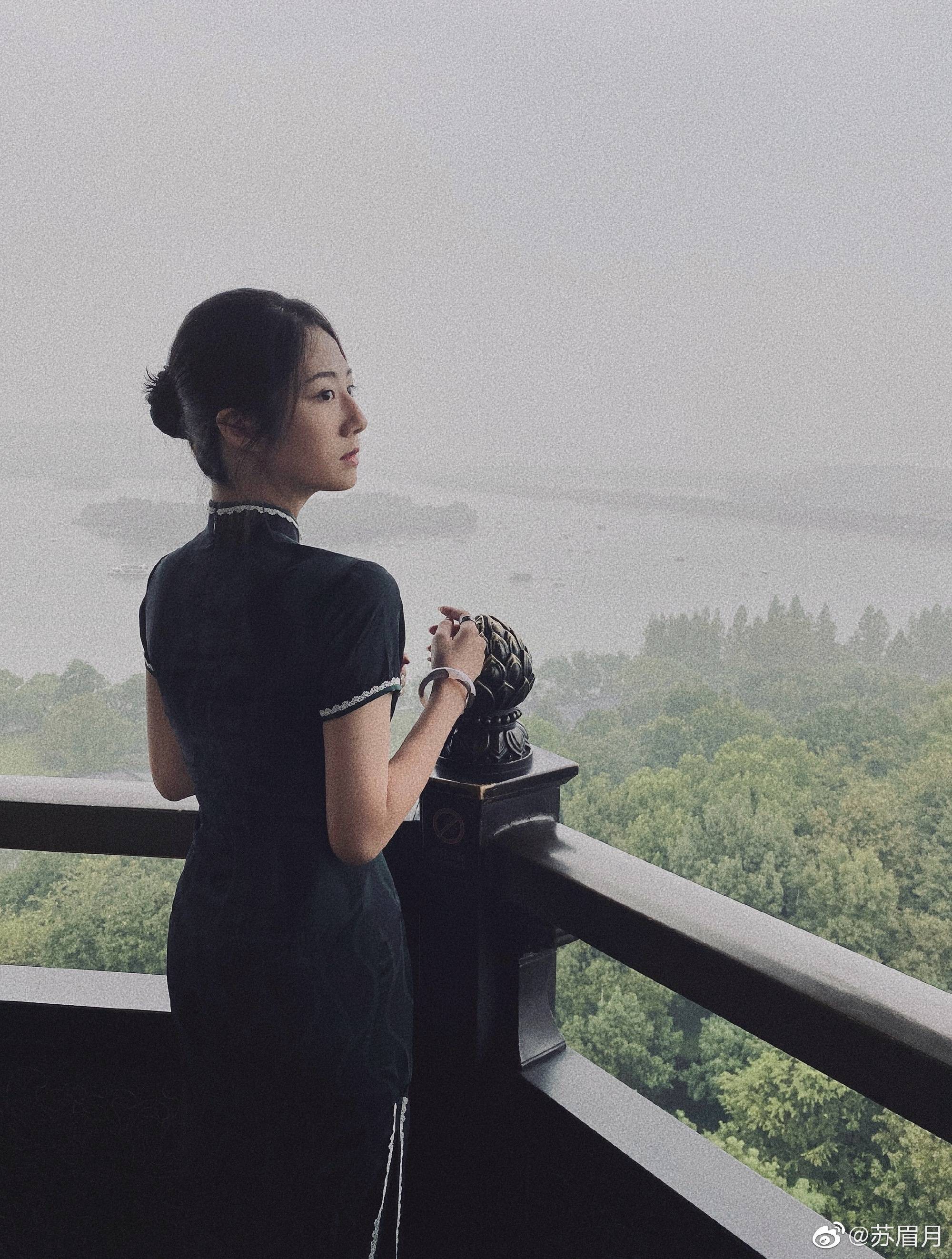 苏眉月在《初入职场的我们》官宣加盟芒果tv,这个学霸小姐姐你不爱吗?