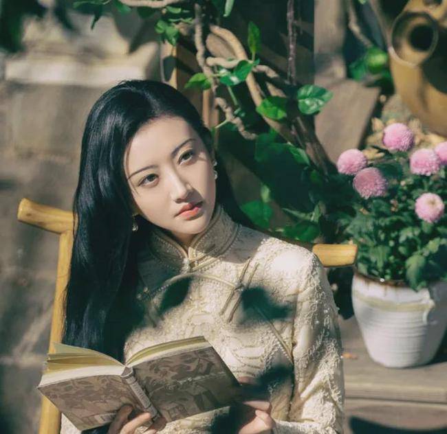 景甜在司藤中的细眉可谓是神来之笔景甜的仪态也值得开班啊