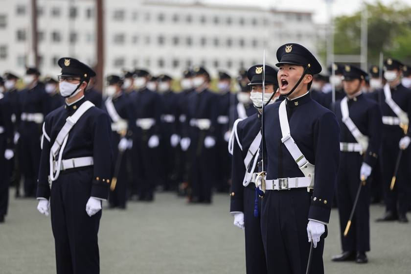 日本国防大学举行入学典礼阅兵式