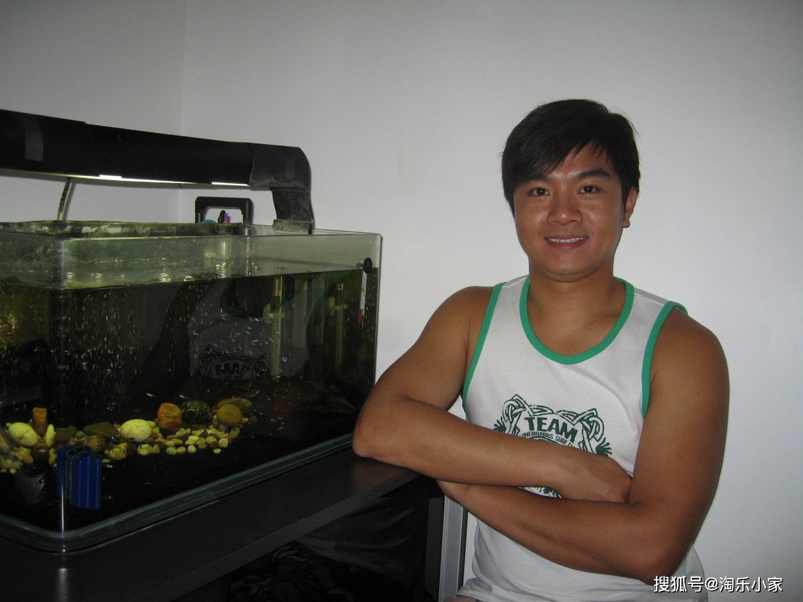 爱妻号胡诺言的老婆是曾为tvb艺人的陈琪,两人在电视剧《九五至尊》