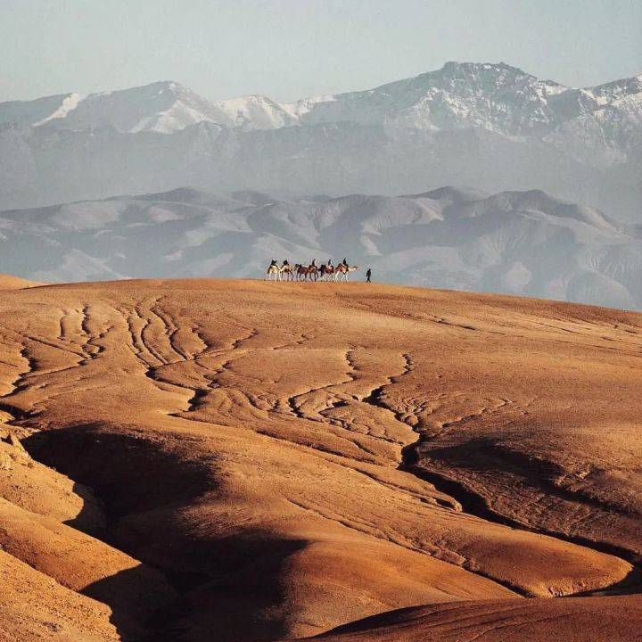 除了撒哈拉，摩洛哥竟然还隐藏一个“月球沙漠”，99%的游客还没发现......