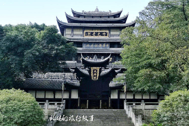 重庆这座寺庙 藏“世界第一室内金佛” 奇妙回音建筑距今已594年