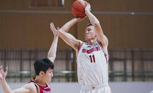 原创8分12板2帽汤普森渐入佳境广东队的三连冠几无悬念了