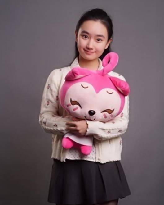 娱乐圈唯一考入清华的童星,美貌与智慧并存,被称为清华校花_叶子