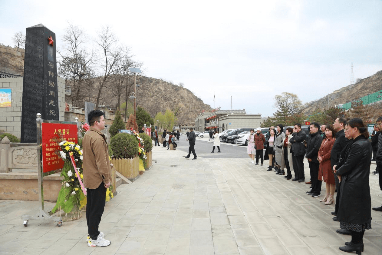 榆林市政府副秘书长崔红军,绥德县副县长张腊梅,县文旅局局长贺建荣