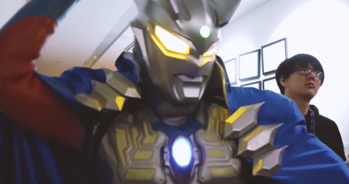 黑白衣模仿托雷基亚,弹幕却开启嘲讽模式_奥特曼