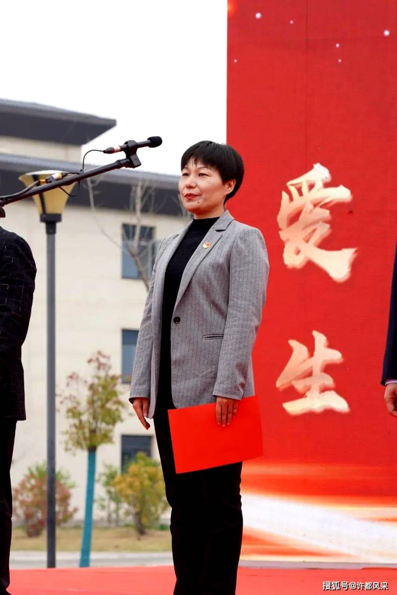 许昌科技学校校长李黎发表致辞,她表示,我校大赛已举办七届,从技能