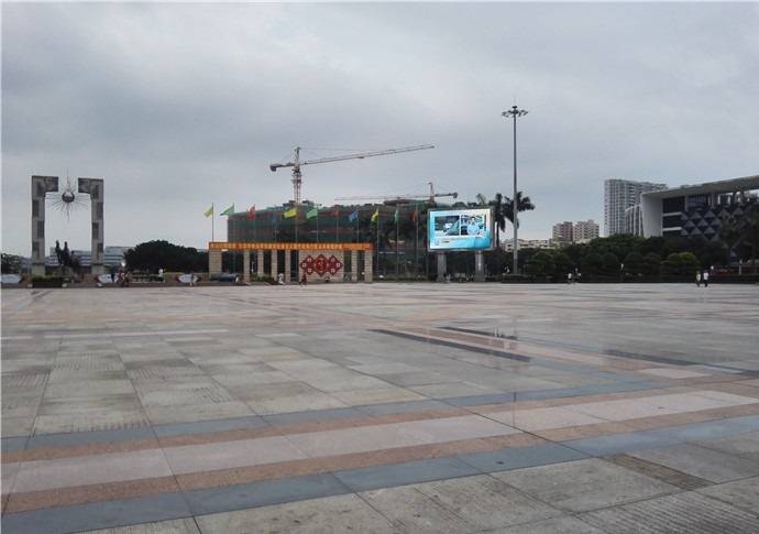龙华文化广场正在发生着日新月异的变化，这里越来越宜居了