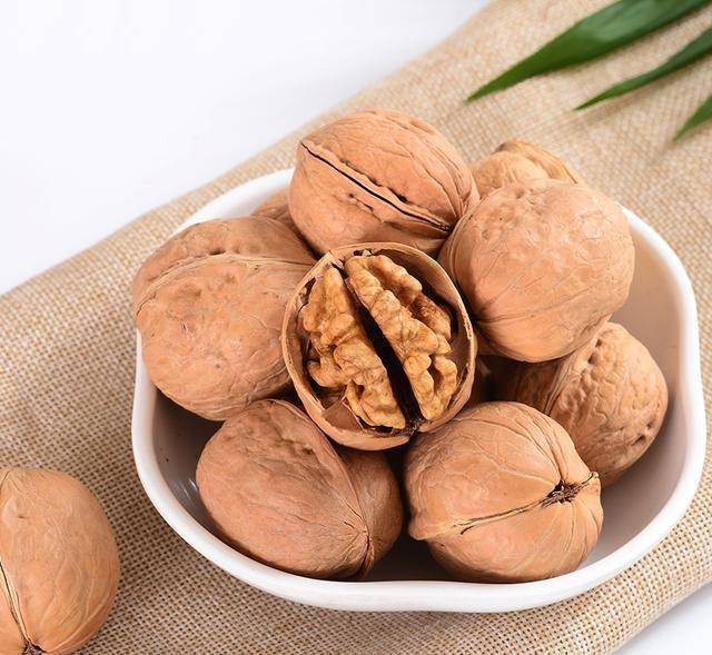 坚果是蛋白质还是膳食纤维 10038c7b93194f8fb64ebdb2b4f70f9a.jpeg